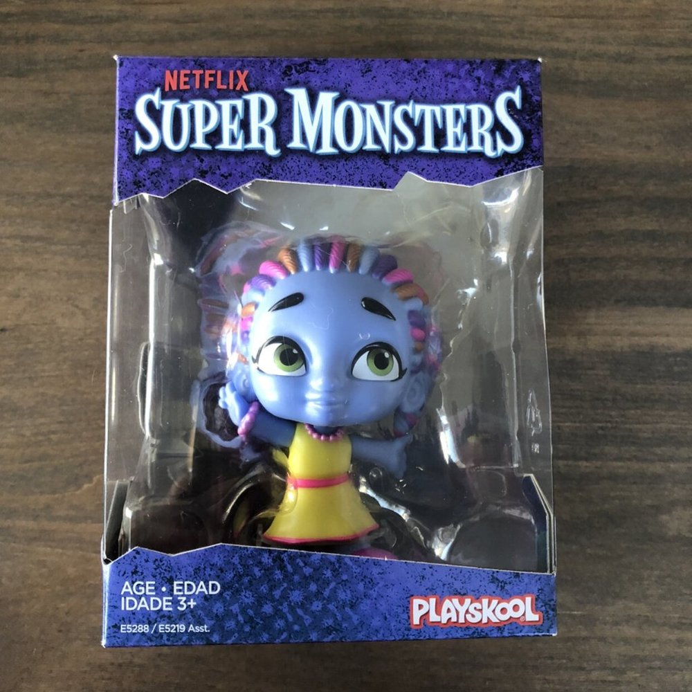 Super Monsters Zoe Walker Figurine